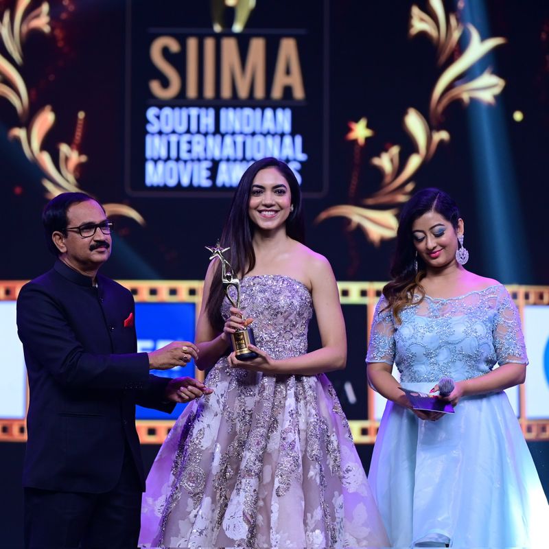 chiranjeevi allu arjun pooja hegde trivikram and other stars hulchul in siima event