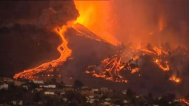 shocking pictures, Volcano erupts on the Spanish island of La Palma
