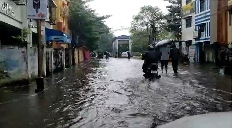 waterlogged in many area of Kolkata due to heavy rain bmm