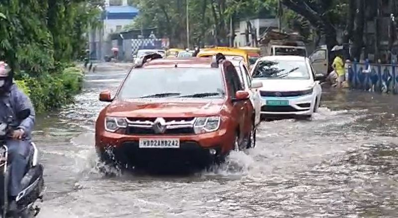 waterlogged in many area of Kolkata due to heavy rain bmm