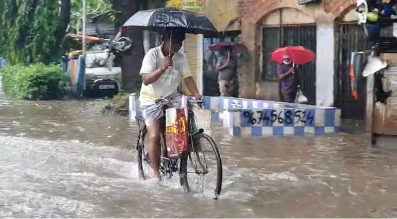 waterlogged in many area of Kolkata due to heavy rain bmm