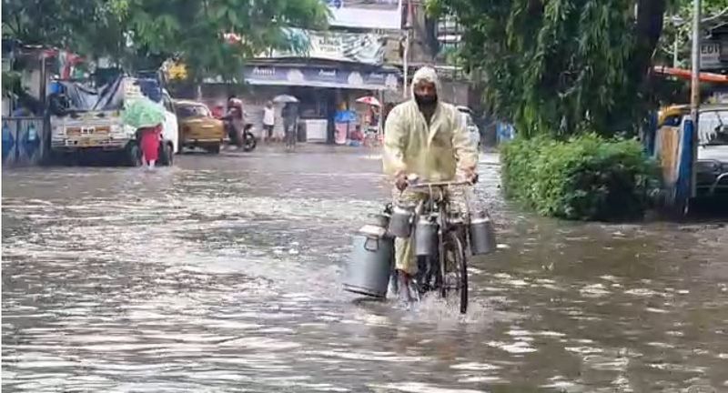 waterlogged in many area of Kolkata due to heavy rain bmm