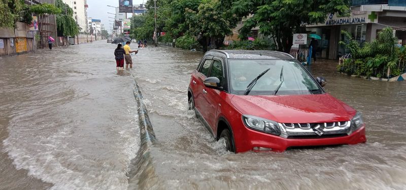 waterlogged in many area of Kolkata due to heavy rain bmm