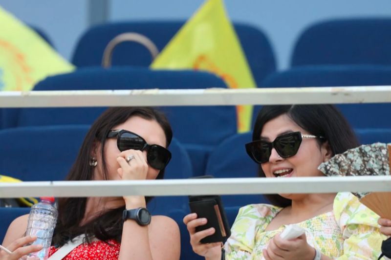 IPL 2021, different expressions of MS Dhoni-s wife Sakshi during IPL matches of CSK spb
