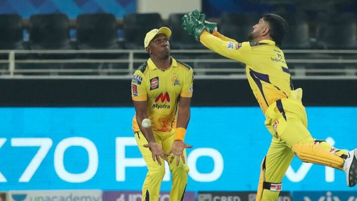 mi vs csk ms dhoni lose his cool at dwayne bravo after on field confusion mi vs csk ms dhoni lose his cool at dwayne bravo after on field confusion