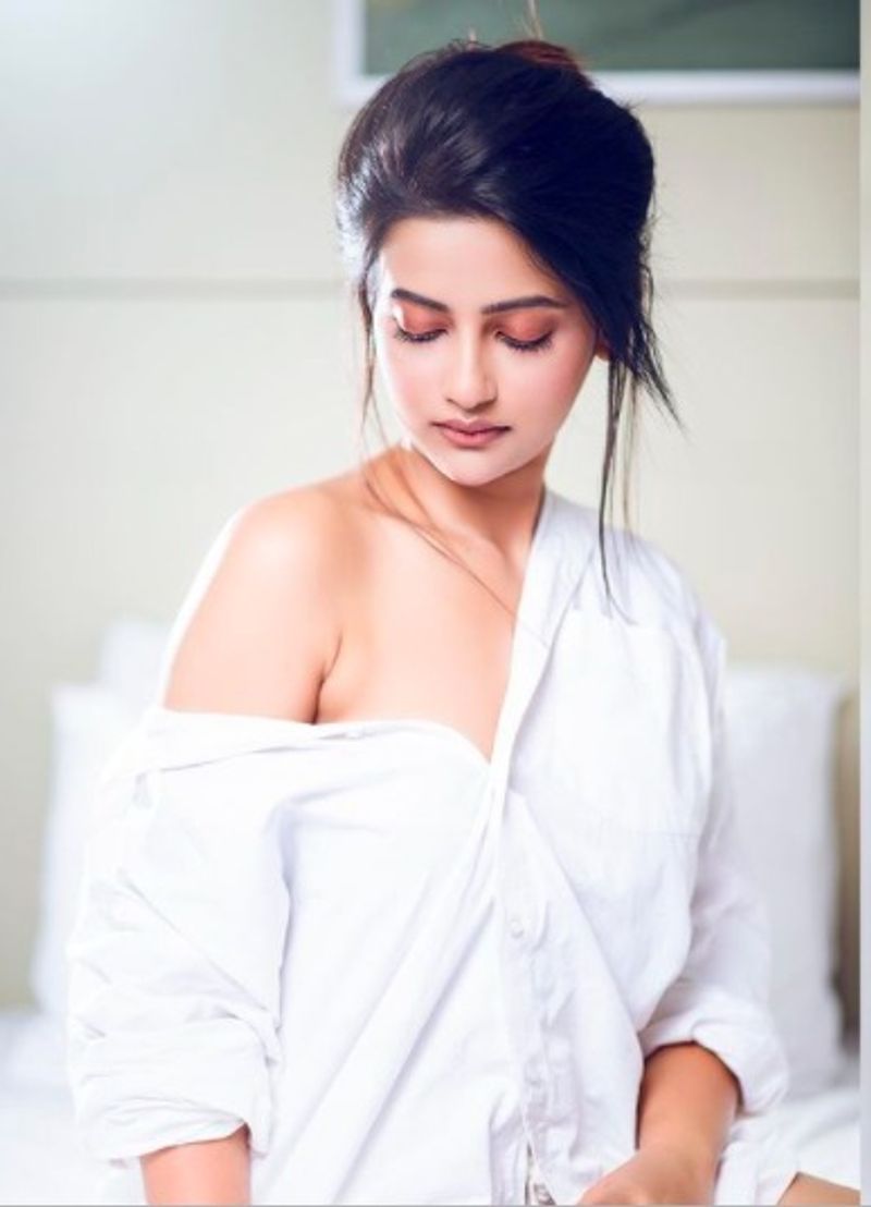 ushasi ray bold photoshoot makes fan shocked bjc