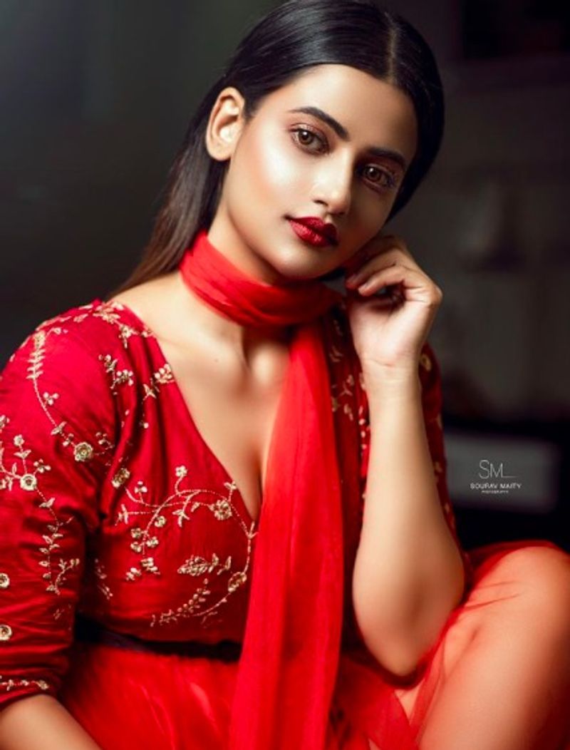 ushasi ray bold photoshoot makes fan shocked bjc