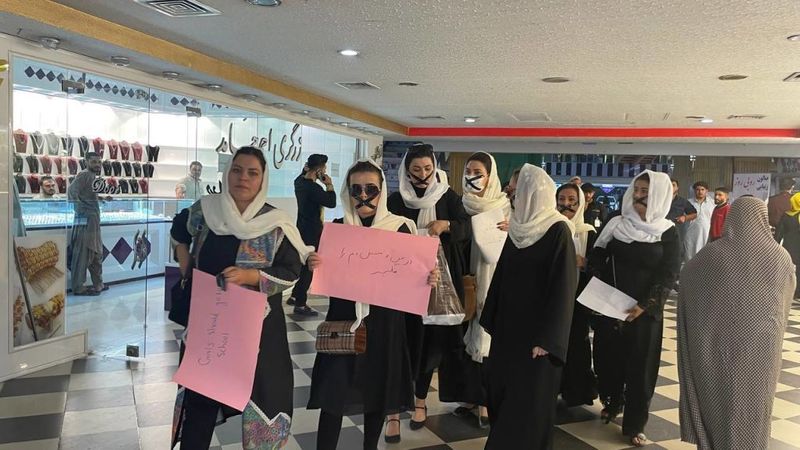 Women protests against Taliban in kabul