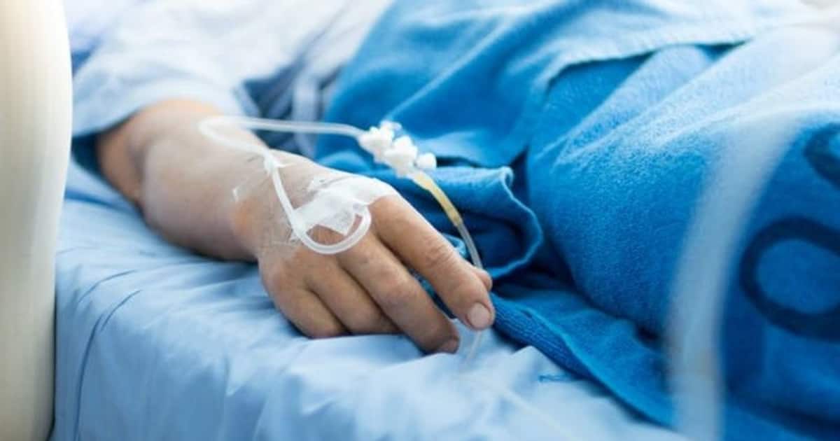 அதிர்ச்சியில் திரையுலகம்... கால் தவறி கீழே விழுந்த பிரபல நடிகர் கோமாவிற்கு சென்ற பரிதாபம்..!