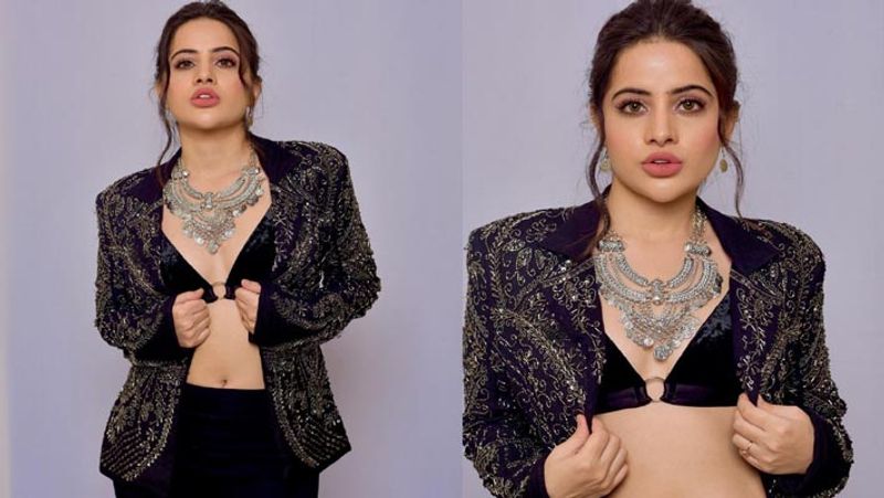 urfi javed first appeared in bra then unbuttoned pants and now shares photo in black bralette pants