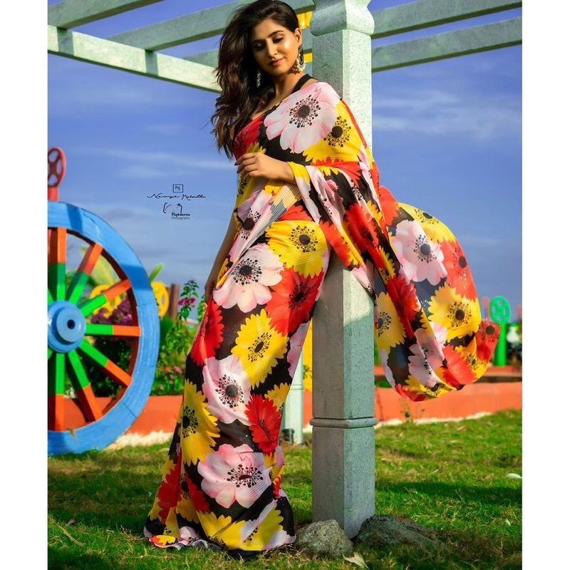 anchor varshini sounderajan mesmerises in silk saree and sleeve less jacket