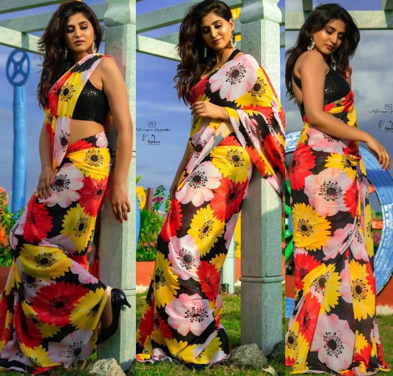 anchor varshini sounderajan mesmerises in silk saree and sleeve less jacket