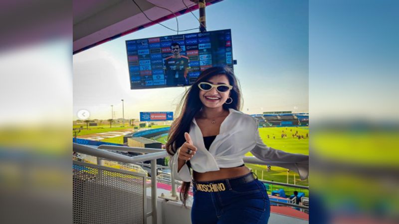 Dhanashree Verma spotted cheering for husband Yuzvendra Chahal, social media users troll her