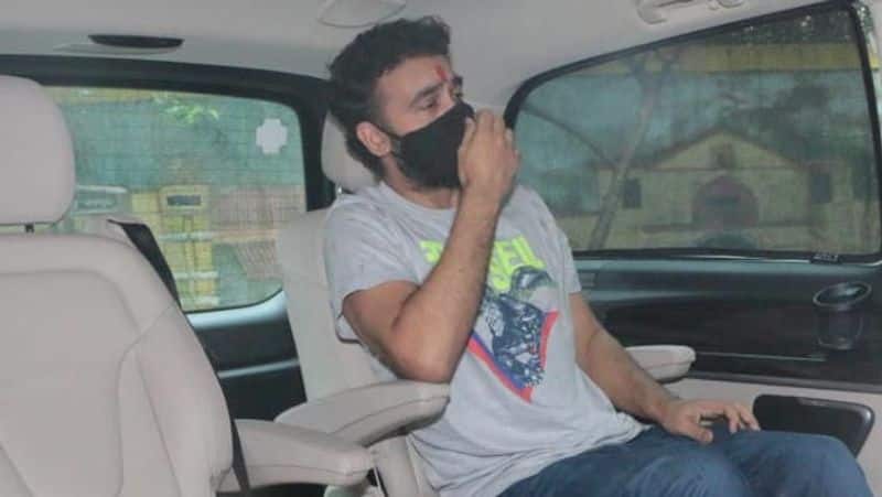 shilpa shetty husband raj kundra viral photos after getting bail