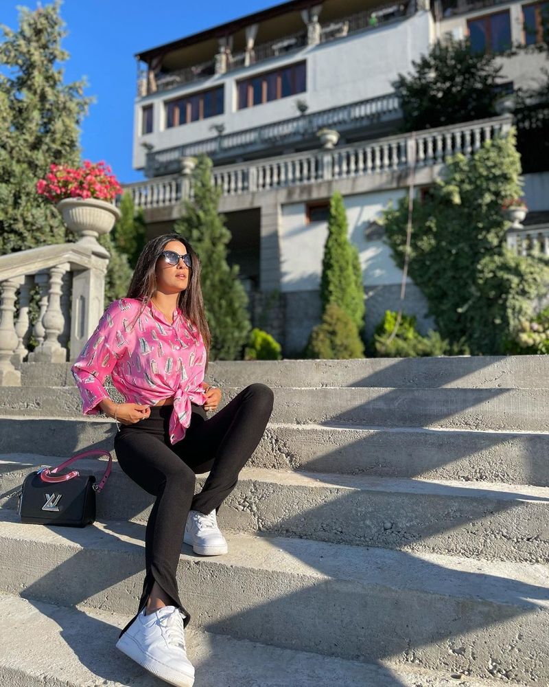 IPL 2021, Mumbai Indians star Hardik Pandya's wife Natasa stankovic shares hot mirror selfie in UAE spb