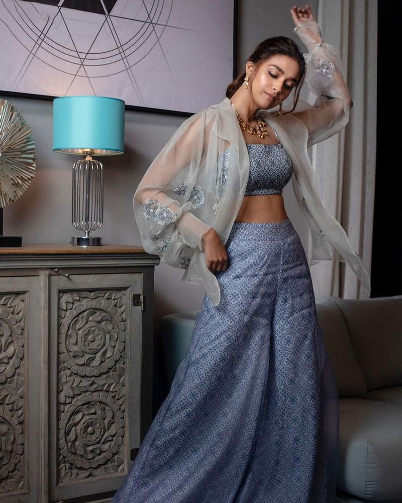 actress keerthi suresh latest modern dress slim look photos goes viral