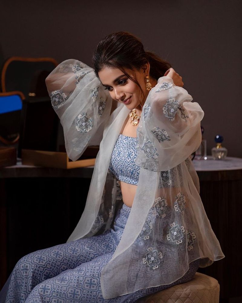 actress keerthi suresh latest modern dress slim look photos goes viral