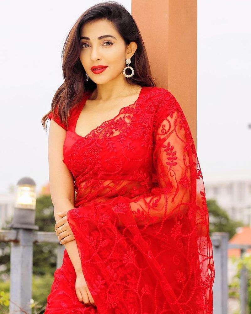actress parvathy nair over load hot red saree photo shoot