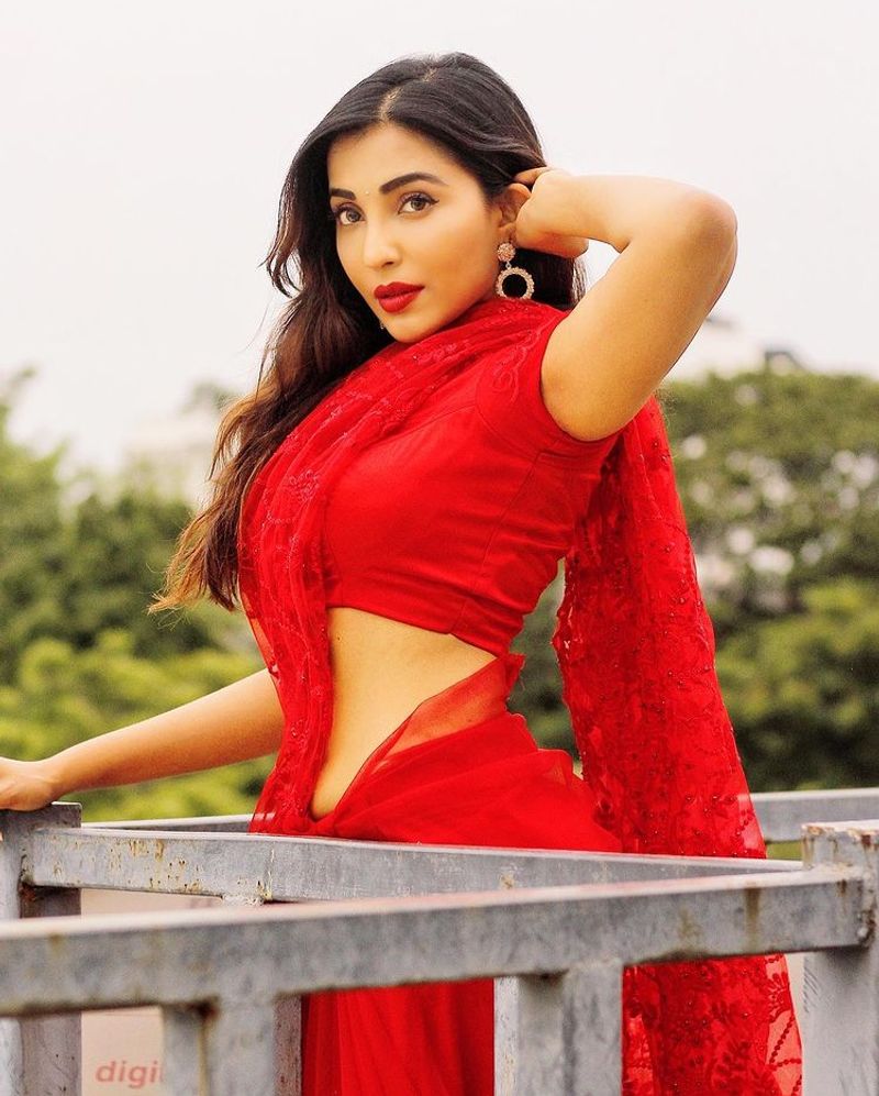 actress parvathy nair over load hot red saree photo shoot