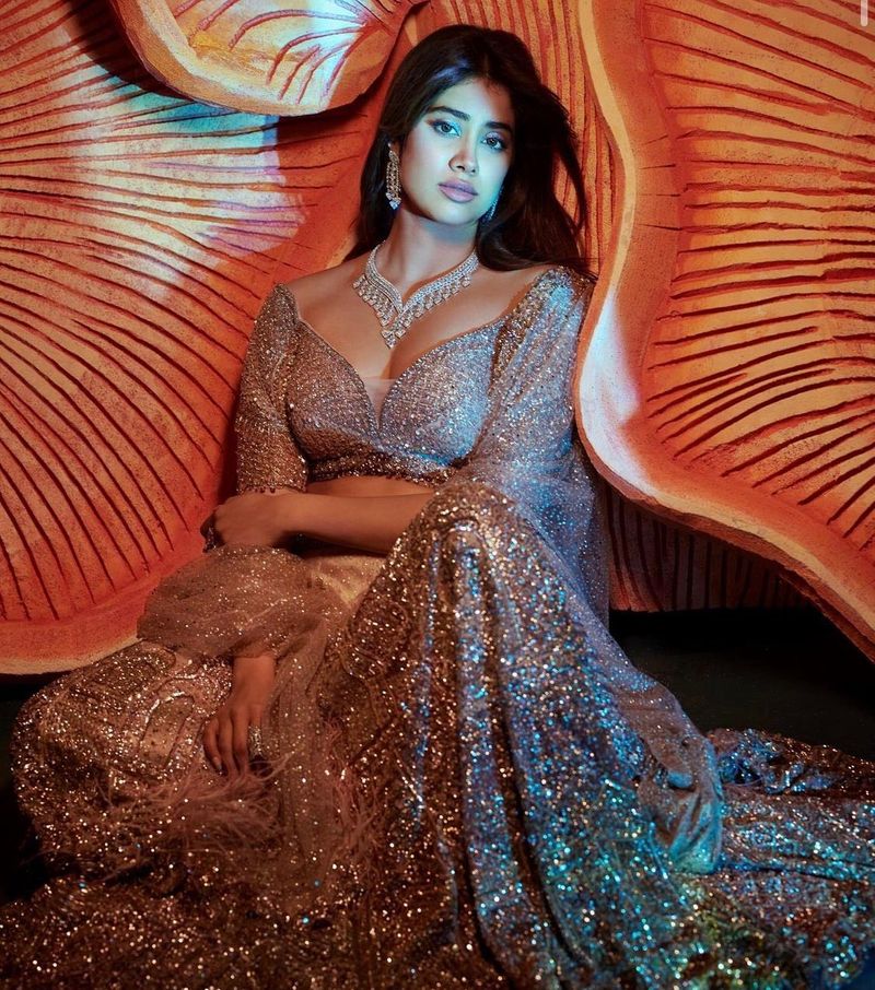 janhvi kapoor shake internet with silver shimmering swimsuit video viral