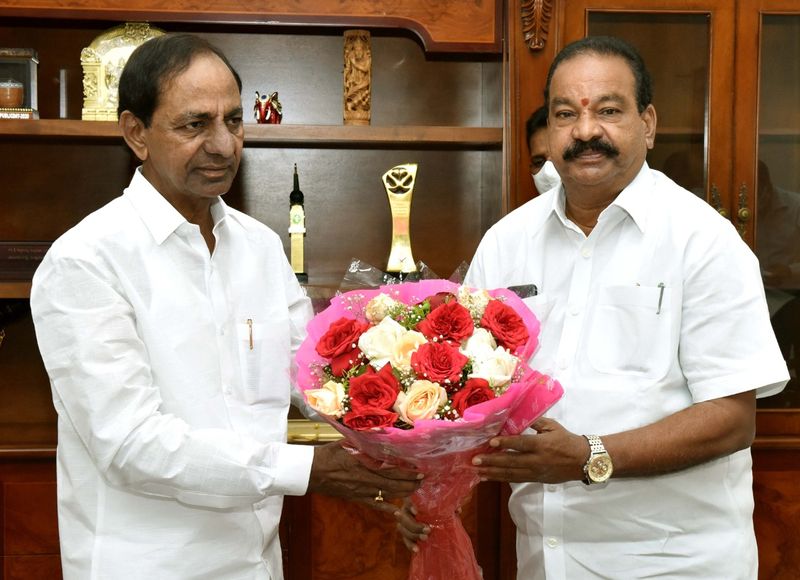 lb nagar mla devireddy sudheer reddy invited cm kcr to his son marraige