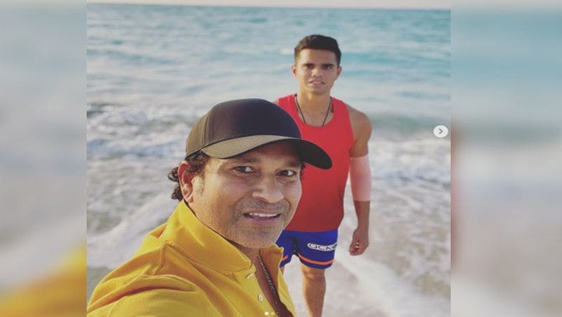 IPL 2021, Sachin Tendulkar shares selfie with son arjun tendulkar and mumbai indians cricketers spb