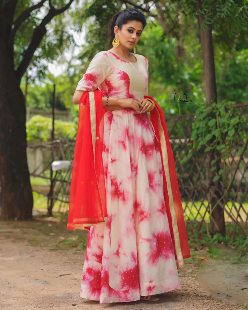 hot beauty priyamani turned traditional look at her ghagra choli look