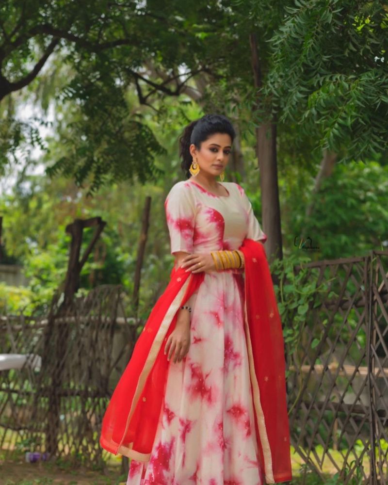 hot beauty priyamani turned traditional look at her ghagra choli look