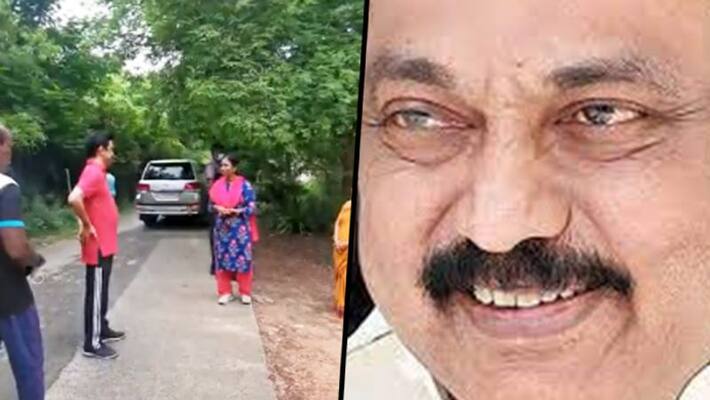 Tamil Nadu CM MK Stalin blushes as woman asks him the secret behind his youthfulness; watch viral video - gps Tamil Nadu CM MK Stalin blushes as woman asks him the secret behind his youthfulness; watch viral video - gps