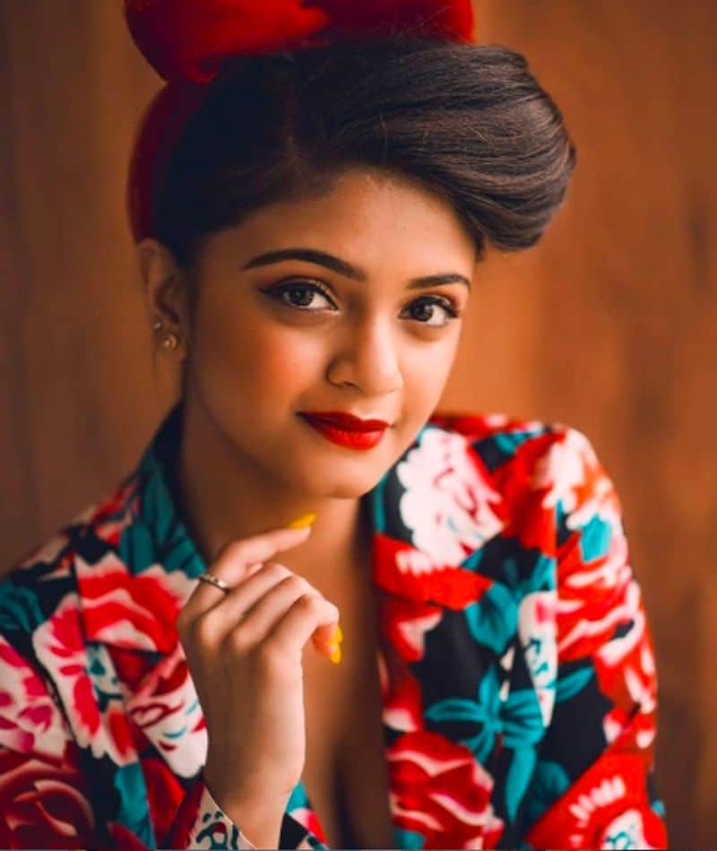 Marathi actress Ishwari Deshpande die in car accident in Goa with Boyfriend dpl