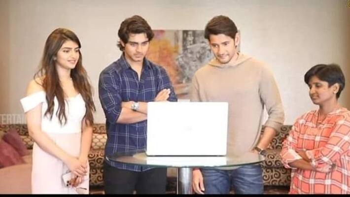 super star mahesh launches pelli sandadi movie trailer super star mahesh launches pelli sandadi movie trailer