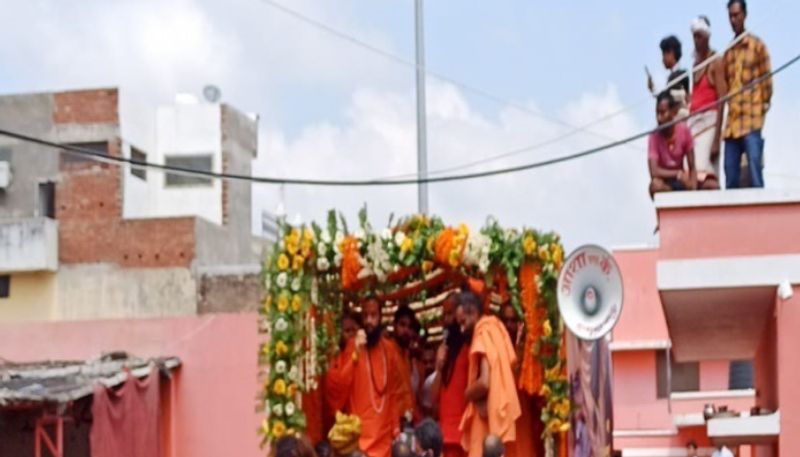Narendra Giri Death last journey left for sangam and bhoomi samadhi in Prayagraj