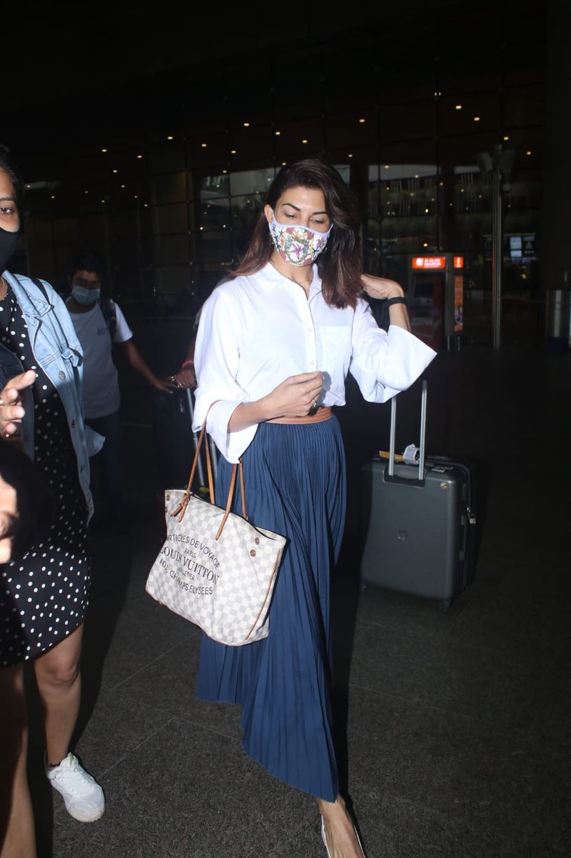 Gauri Khan to Kartik Aaryan to Kiara Advani: 7 celebs spotted in stylish looks, check pictures-SYT