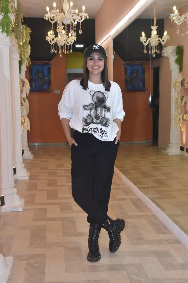 Gauri Khan to Kartik Aaryan to Kiara Advani: 7 celebs spotted in stylish looks, check pictures-SYT