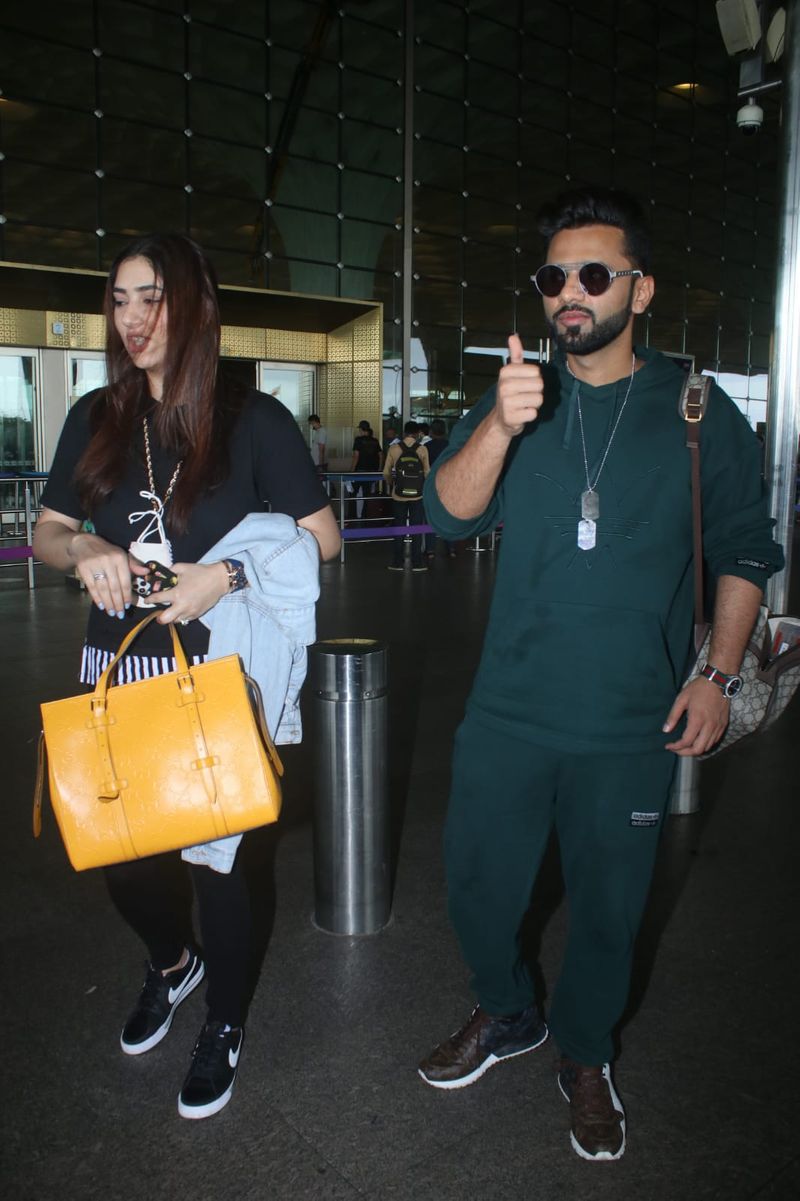 Gauri Khan to Kartik Aaryan to Kiara Advani: 7 celebs spotted in stylish looks, check pictures-SYT