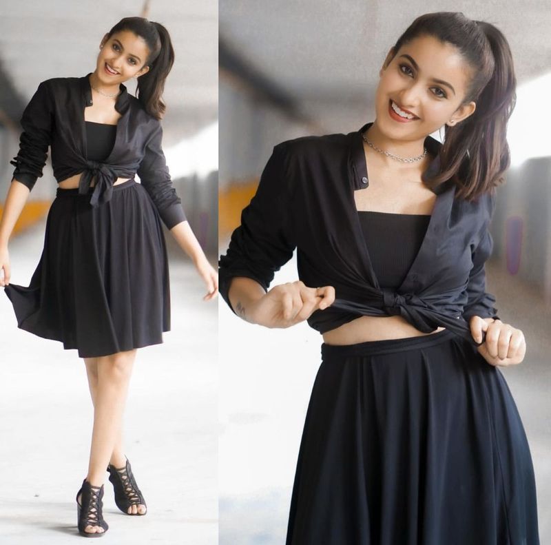 dhee anchor deepika pilli stuns in trendy out fit look at her latest photo shoot