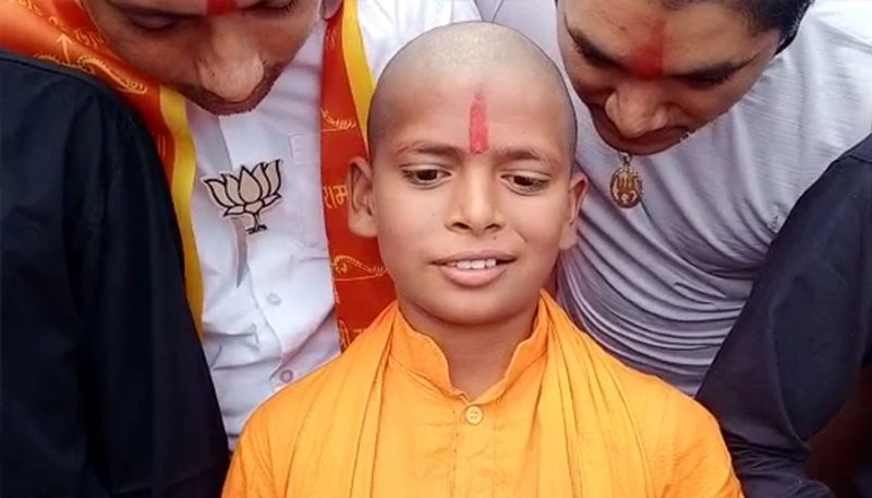 Uttar Pradesh, junior CM Yogi Adityanath spotted at Noida