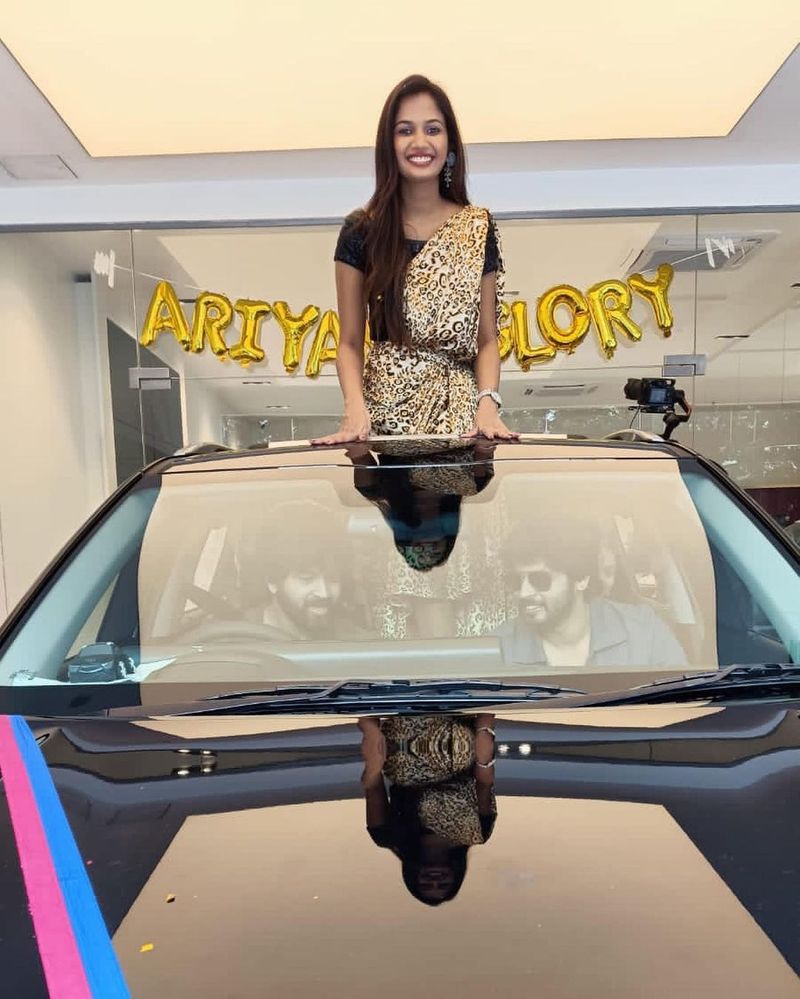 biggboss beauty ariyana glory buy a new car sohel first drive pics viral