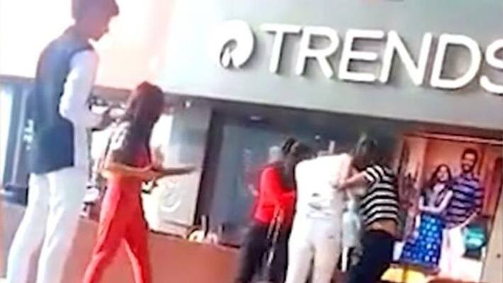 womens fight at shopping mall over boyfriend womens fight at shopping mall over boyfriend