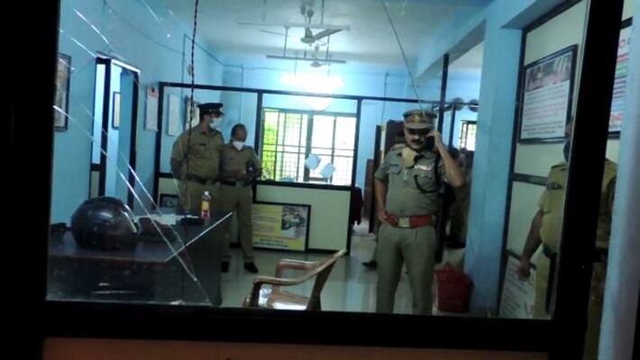 ganja case accused attacked perambra excise office ganja case accused attacked perambra excise office
