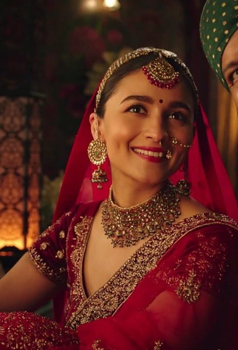 Kangana Ranaut upset with Alia Bhatt advertisement of clothing brand Mohe