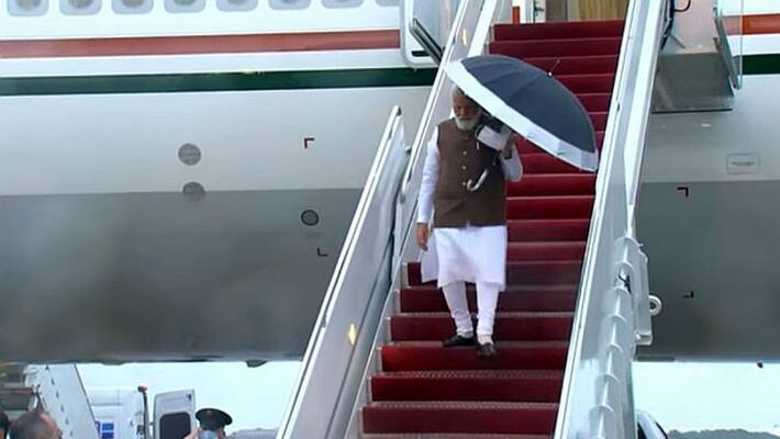 Modi in US: Prime Minister arrives in US, interacts with Diaspora outside airport Modi in US: Prime Minister arrives in US, interacts with Diaspora outside airport