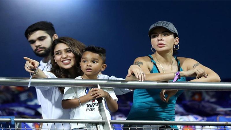 DC vs SRH: shikhar dhawan Ex wife Ayesha Mukherjee During IPL matches, Know Why she always wear cap