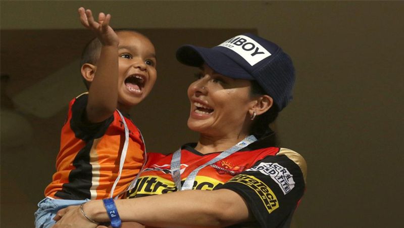 DC vs SRH: shikhar dhawan Ex wife Ayesha Mukherjee During IPL matches, Know Why she always wear cap