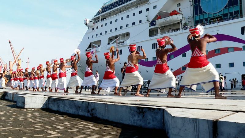 Luxury ship MV Empress in Kochi awakens domestic tour with 1200 passengers