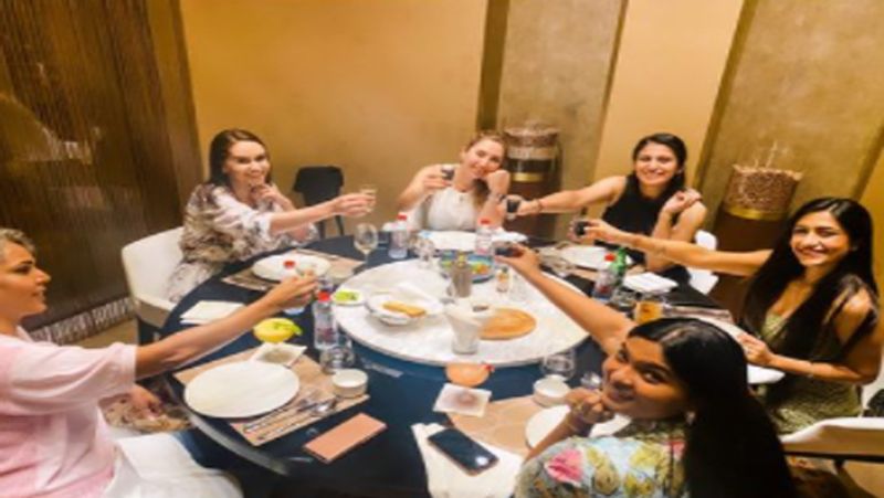 IPL 2021 Yuzvendra Chahal Wife Dhanashree Verma Enjoy Partying with Ab De Villiers wife and Other RCB Players Wives kvn