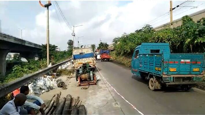 Landslide At Bally Bridge in howrah Pwd At Work bmm Landslide At Bally Bridge in howrah Pwd At Work bmm