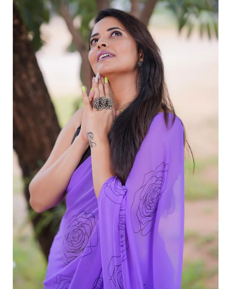 Anasuya blue saree stunning photos dominating nature
