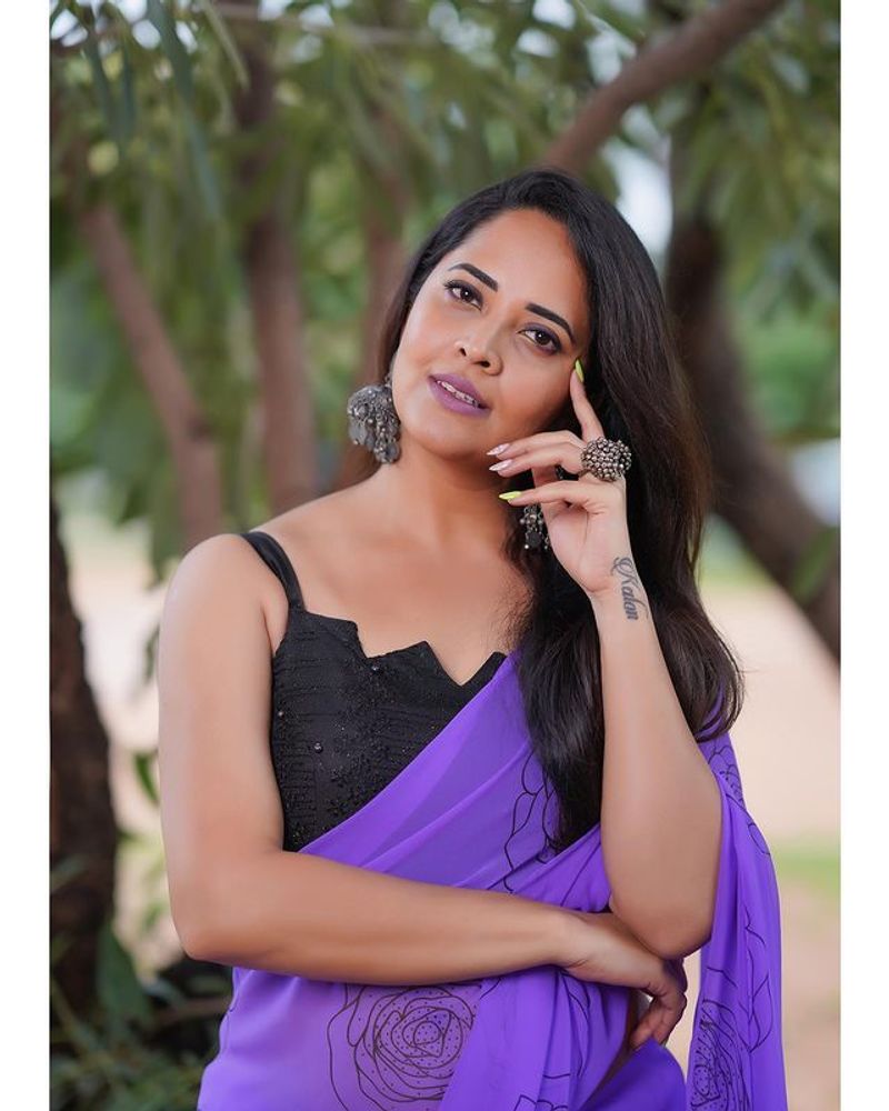 Anasuya blue saree stunning photos dominating nature