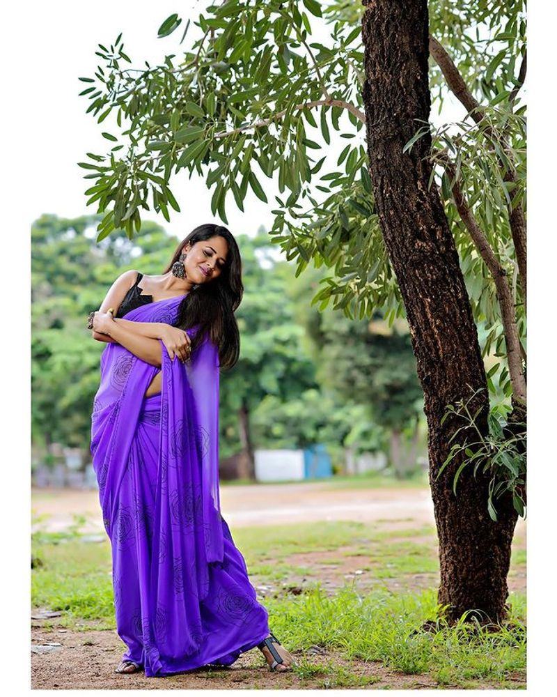 Anasuya blue saree stunning photos dominating nature